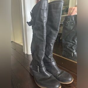 Knee high zipper boot